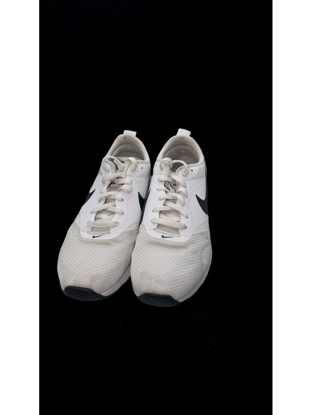 Nike Air White and Navy Running Shoes Size women’s 7.5